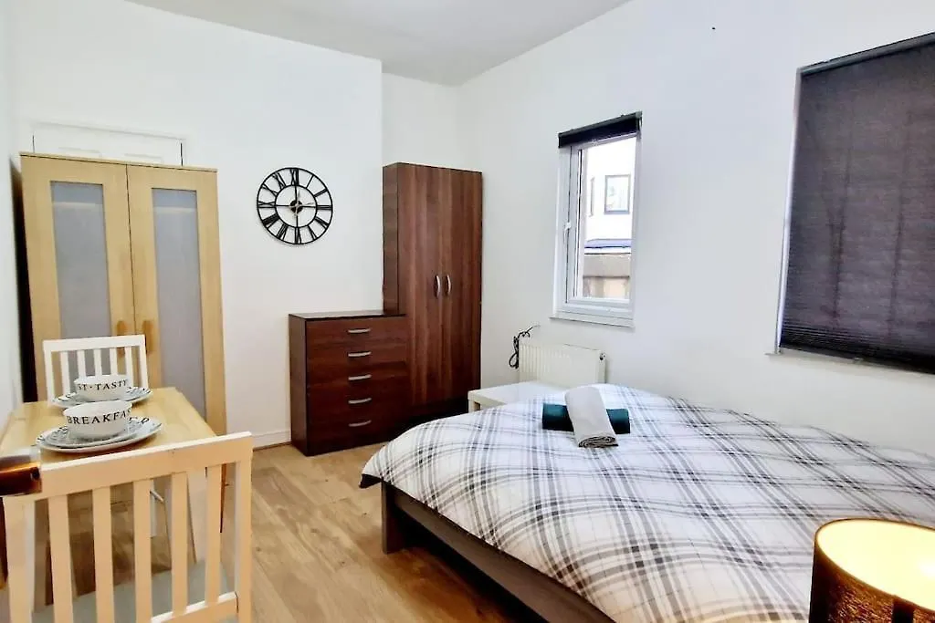 Lovely Studio- Aldgate East Stn London