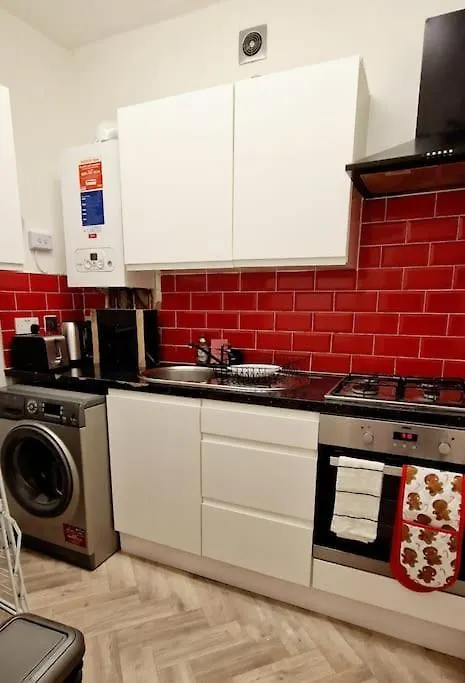 Lovely Studio- Aldgate East Stn London Apartment